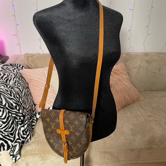Louis Vuitton Chantilly crossbody bag - Picture 2 of 14